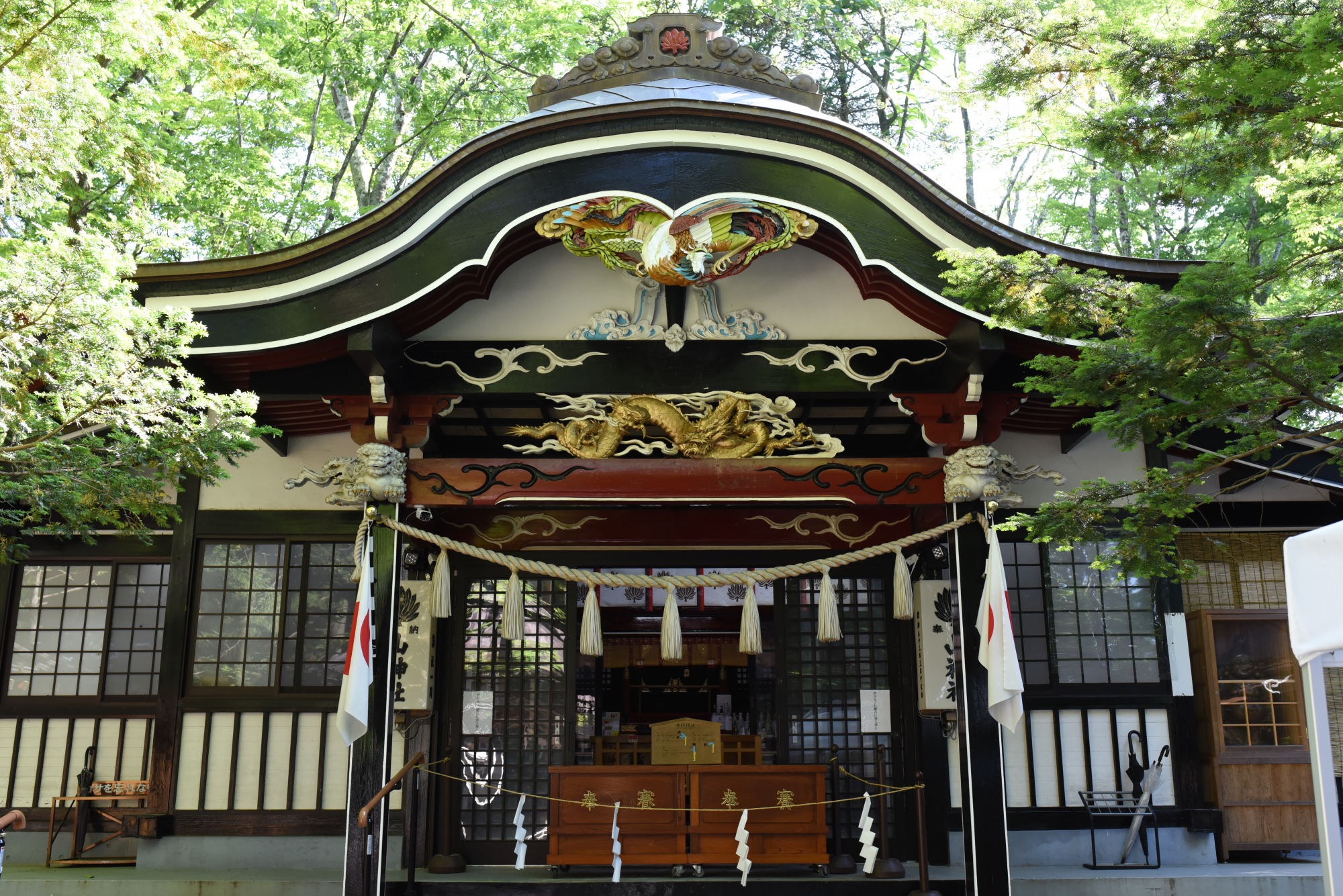 新屋山神社の本宮
