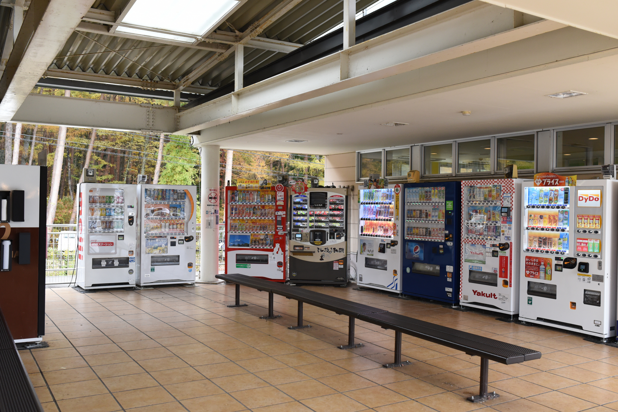 たくさん設置されている自動販売機