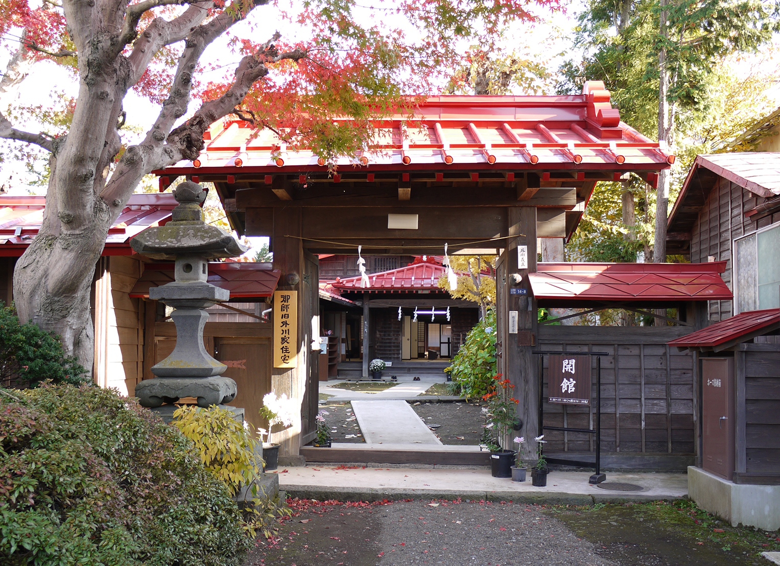 富士山信仰が盛んだった時代を彷彿とさせる和風の邸宅