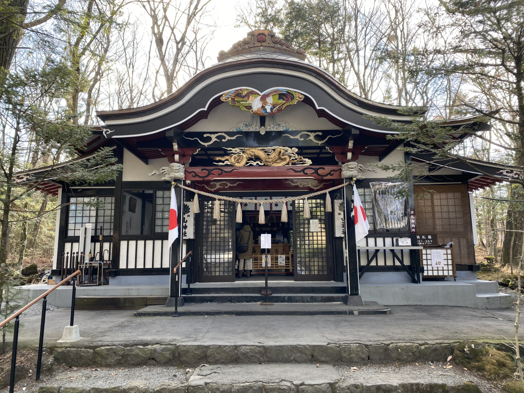 金運神社として有名な新屋山神社