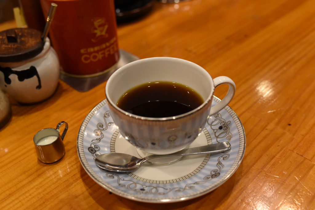素敵なカップで提供される珈琲