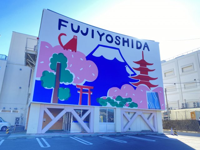 富士吉田市役所庁舎の壁画をリニューアル！！