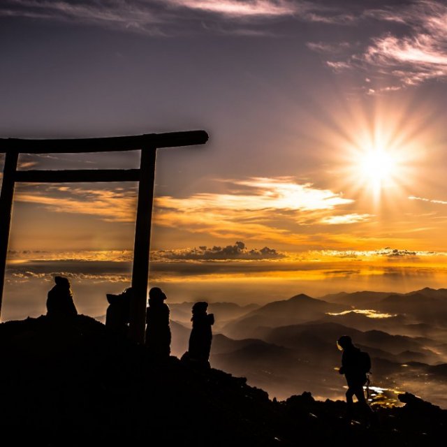 2 Day 1 Night Mt. Fuji Climbing Course: Sunrise from the Summit