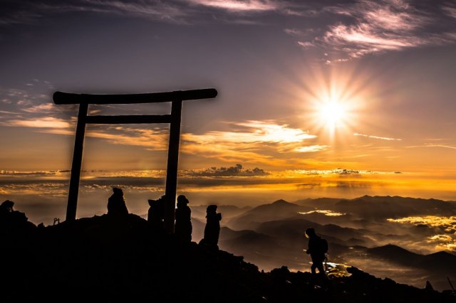 山小屋利用ー頂上ご来光登山（1泊2日）