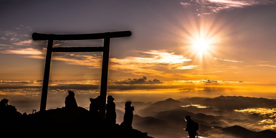 2 Day 1 Night Mt. Fuji Climbing Course: Sunrise from the Summit