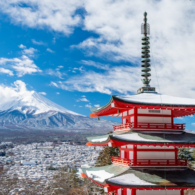 新倉山浅間公園・忠霊塔
