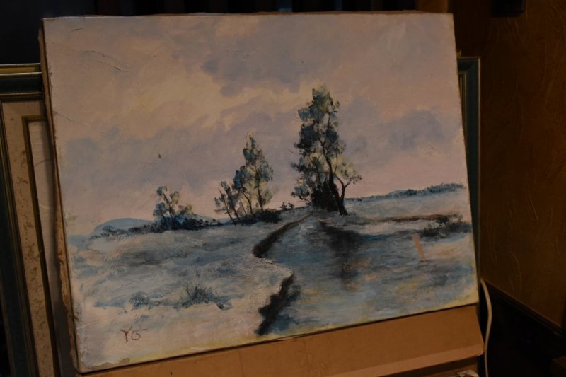 店主の作品が置かれている店内