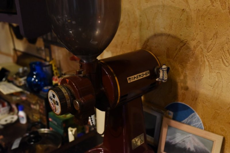 長く使い込まれているコーヒーミル