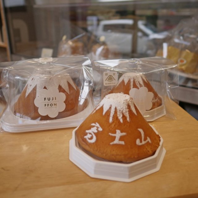 シフォン富士
Chiffon Fuji (Tube cake)