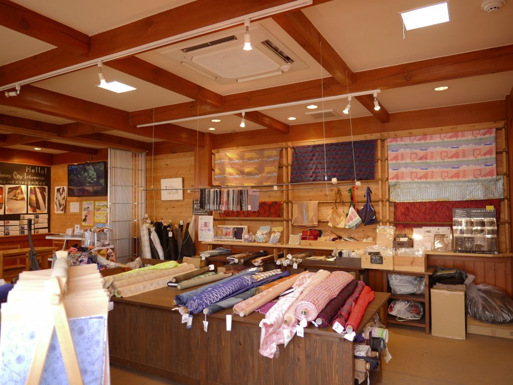 ハタオリマチ案内所