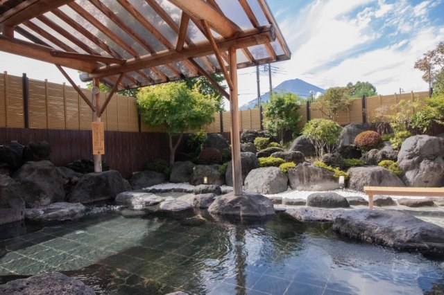 富士山溶岩の湯 泉水