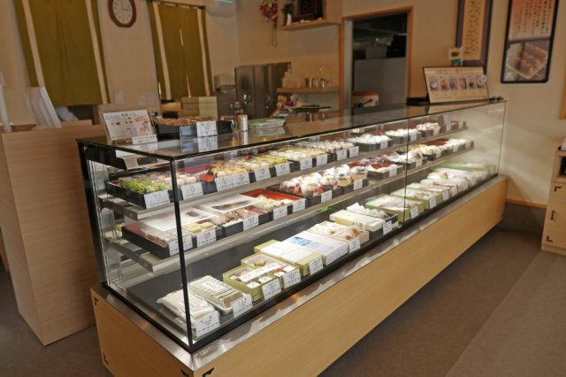 Purchase souvenirs at Tokyoya Seika