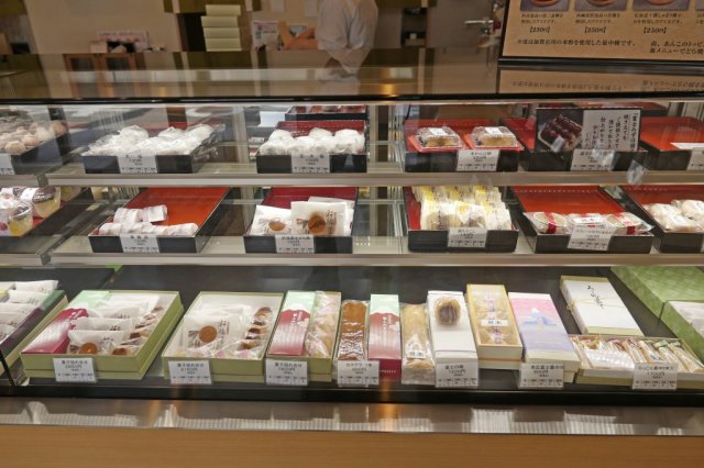 Purchase souvenirs at Tokyoya Seika