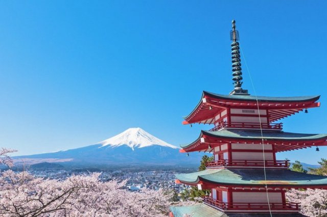 新倉山浅間公園・五重塔（忠霊塔）