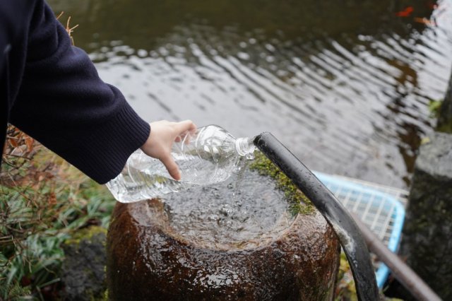 御神水の水汲みスポット