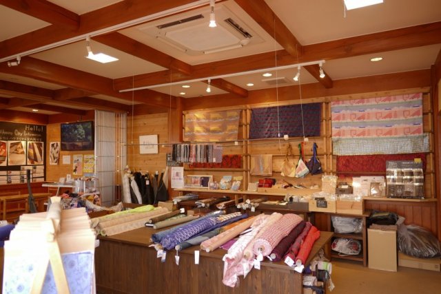 織物之町案內所 地方織物商店兼地方織物資訊中心