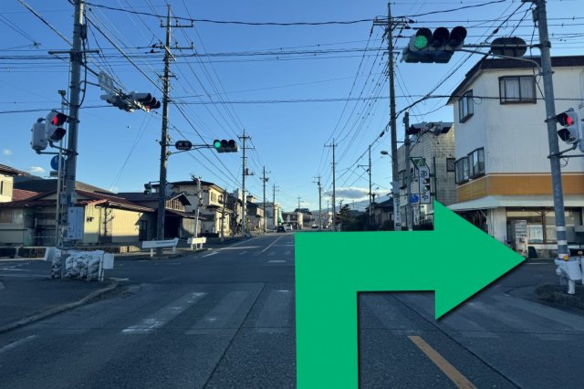 県道704号を直進