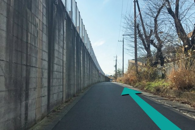 高速道路（下り側）側道 直進