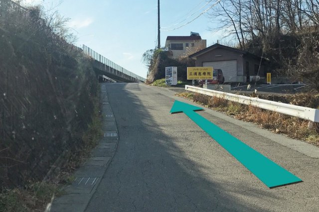 高速道路（下り側）側道 直進