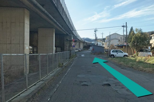 高速道路（下り側）側道 直進