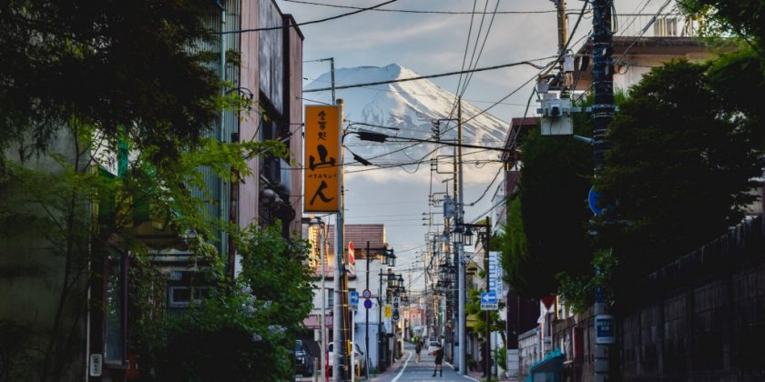 西裏通りからの富士山