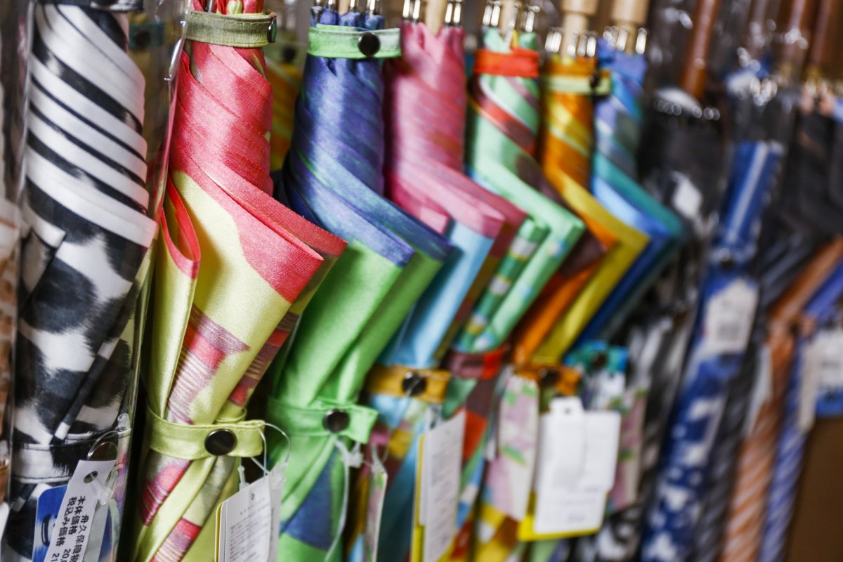 參加每月第三個週六的FACTORY SHOP OPEN活動！享受織物之町特有的紡織體驗！
